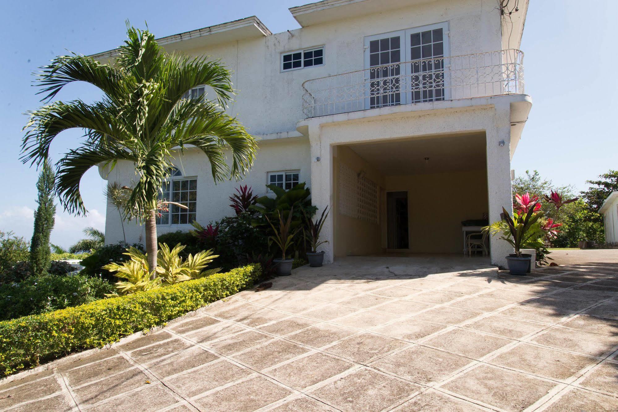 Hatfield South Villa 蒙特哥贝 外观 照片