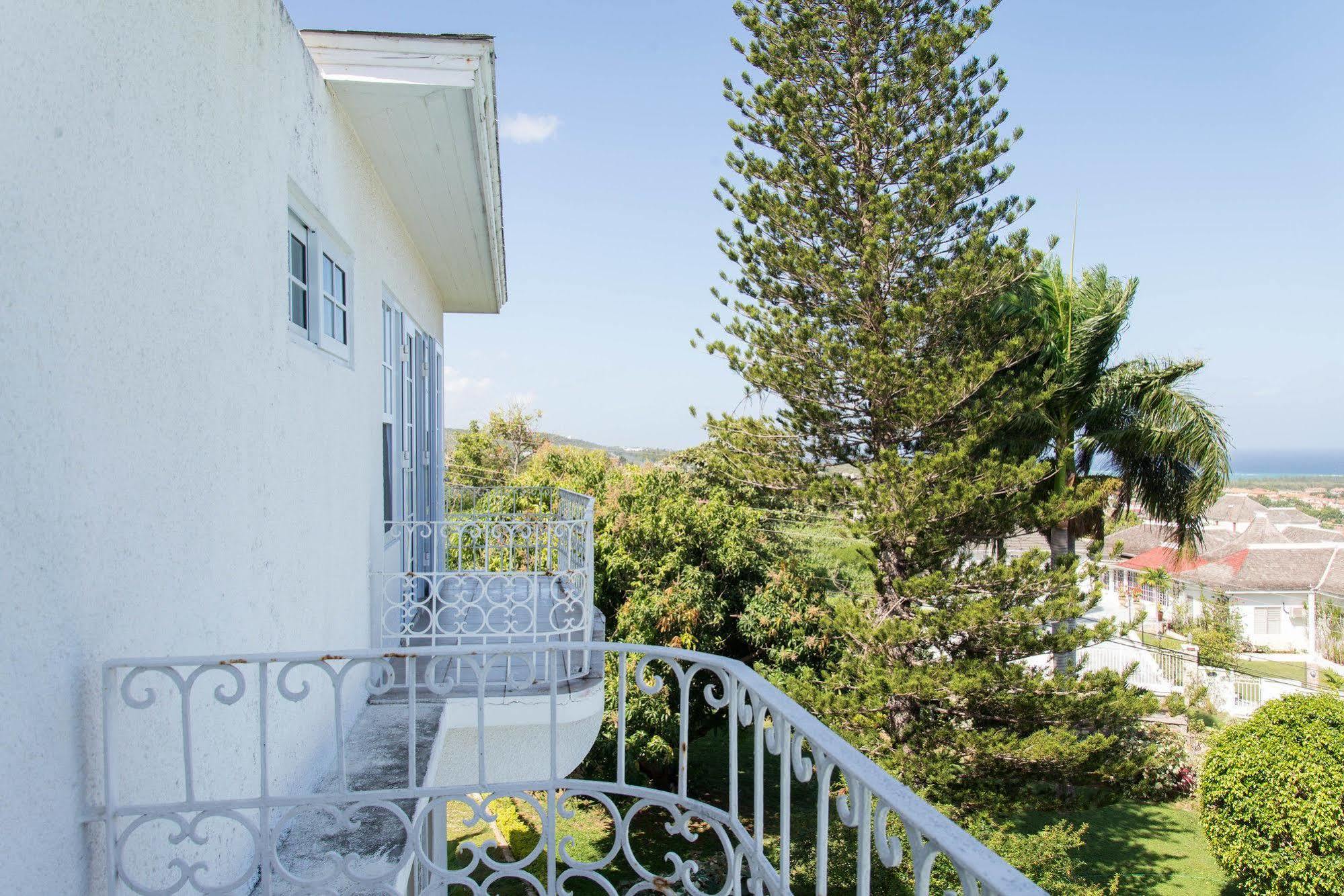 Hatfield South Villa 蒙特哥贝 外观 照片